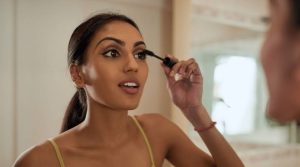 The Minimalist Five-Minute Makeup Routine for Busy Professionals on the Go